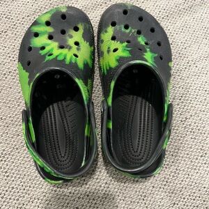CROCS Green and Black Sandals with Ventilation